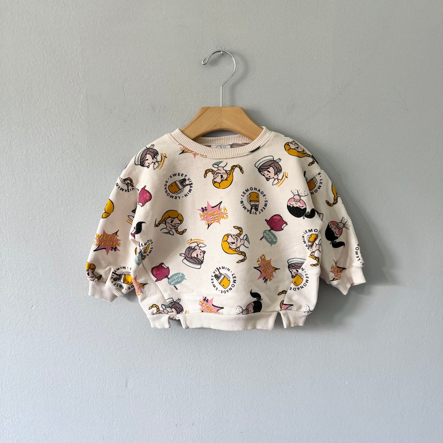 Zara / Girl and drinks crewneck / 9-12M