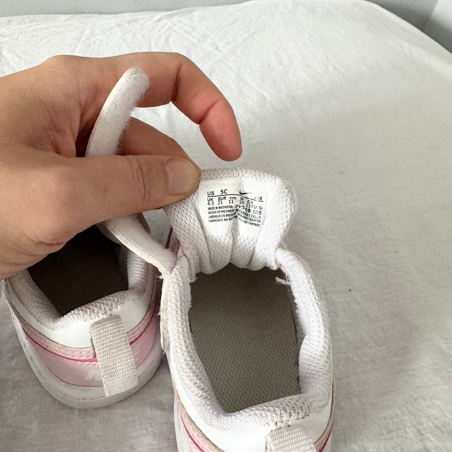 Nike / Running Shoes / US5