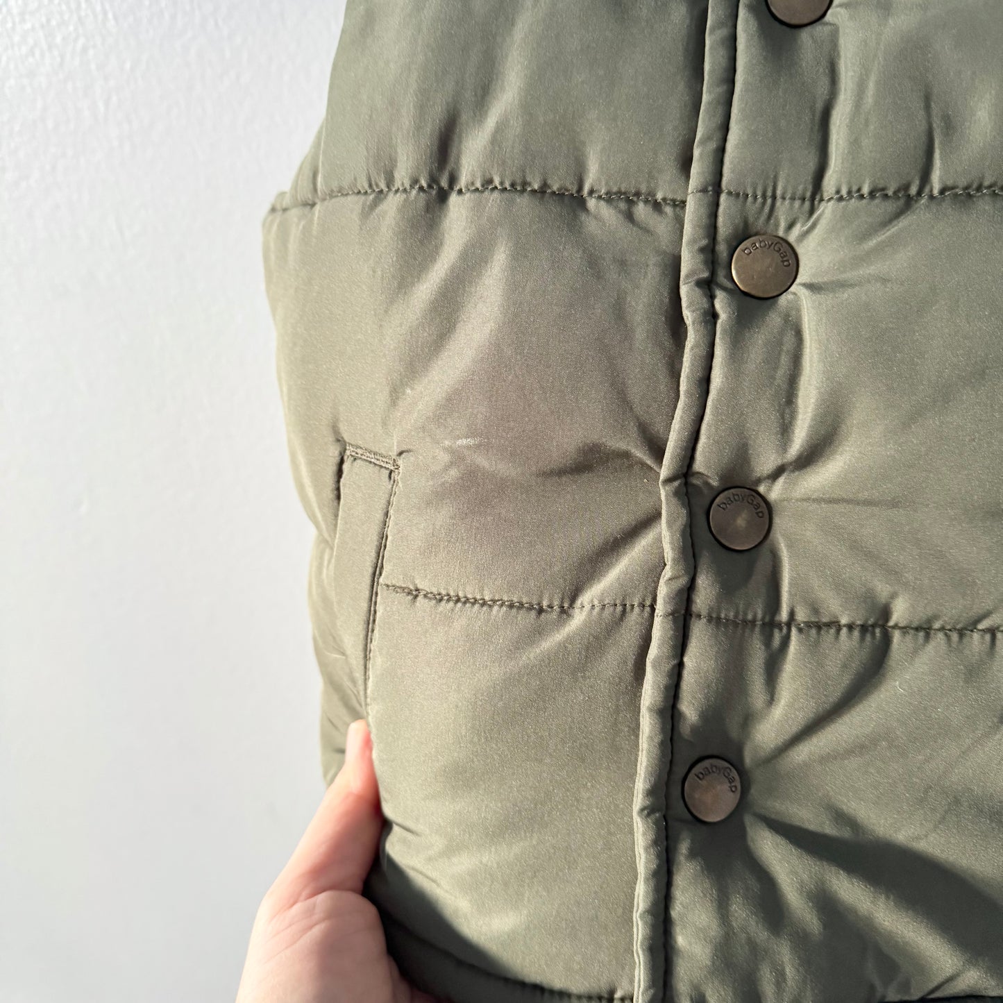 Gap / Khaki sherpa lined vest / 18-24M