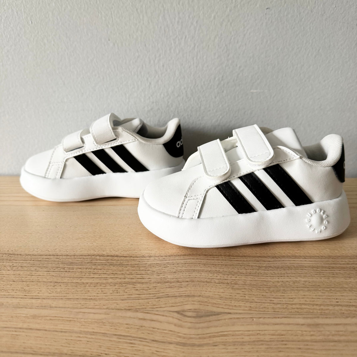 Adidas / Sneaker / US8