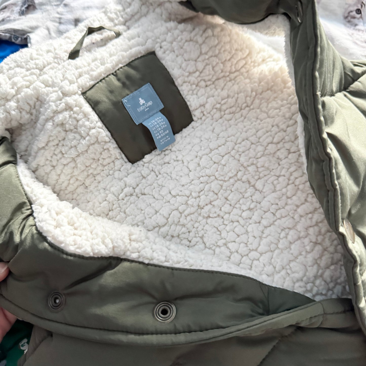 Gap / Khaki sherpa lined vest / 18-24M