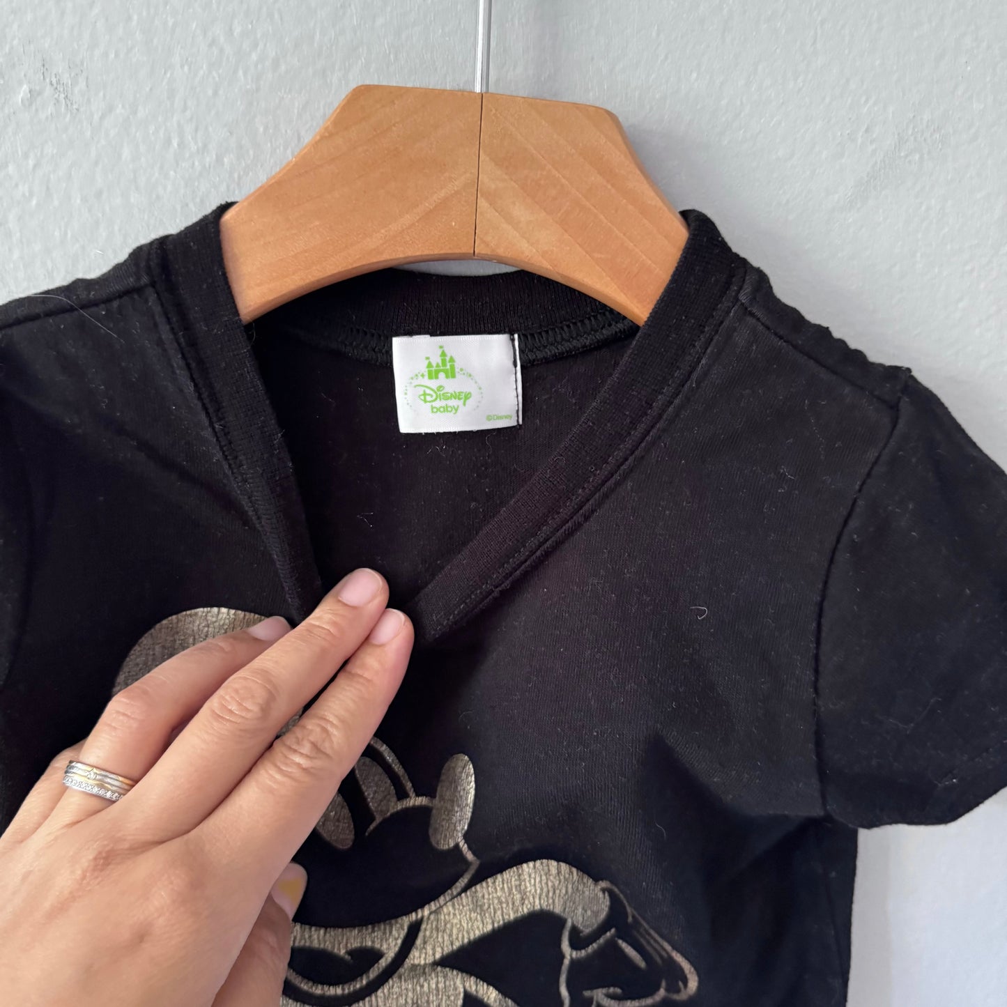 Disney / Black x golden Mickey T-shirt / 12-18M