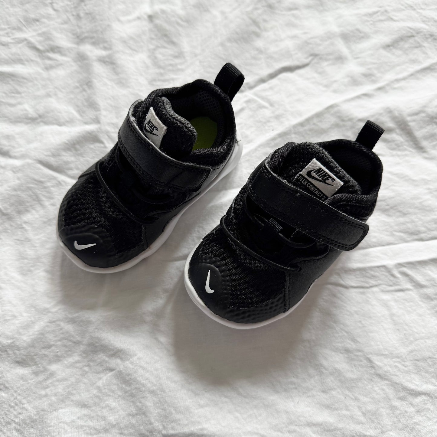 Nike / Running Shoes / US5