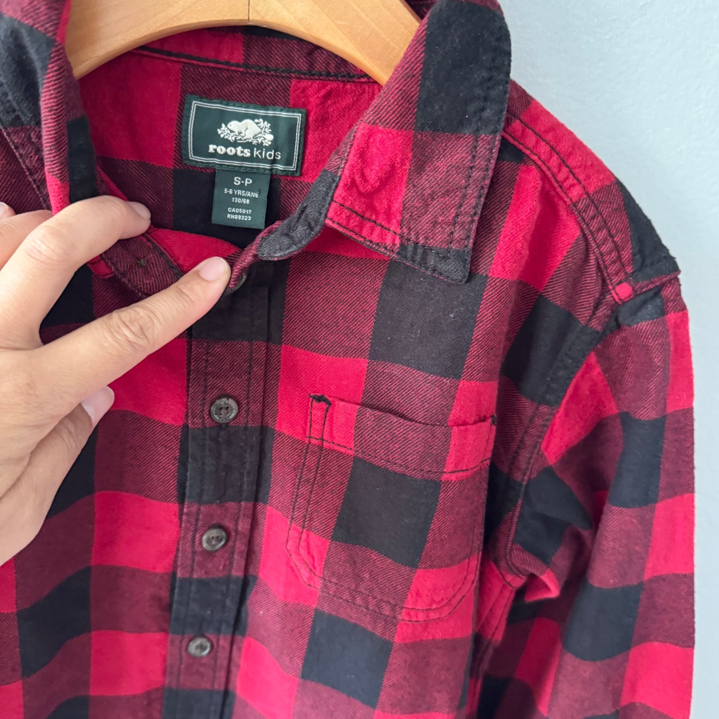 Roots / Red black plaid flannel shirt / 5-6Y