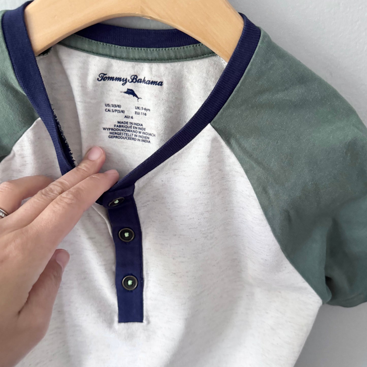 Tommy Bahama / Beige khaki raglan T-shirt / 5-6Y
