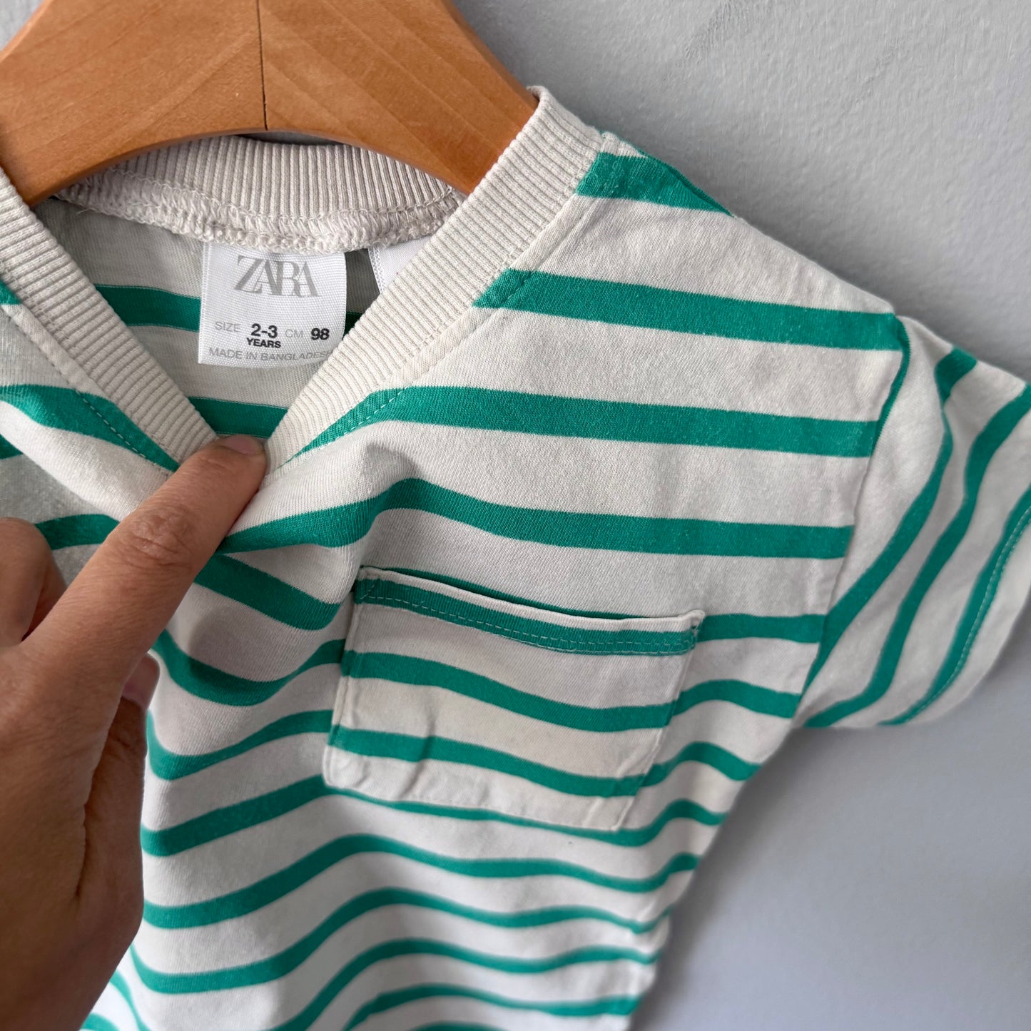 Zara / White x green stripe T-shirt / 2-3Y
