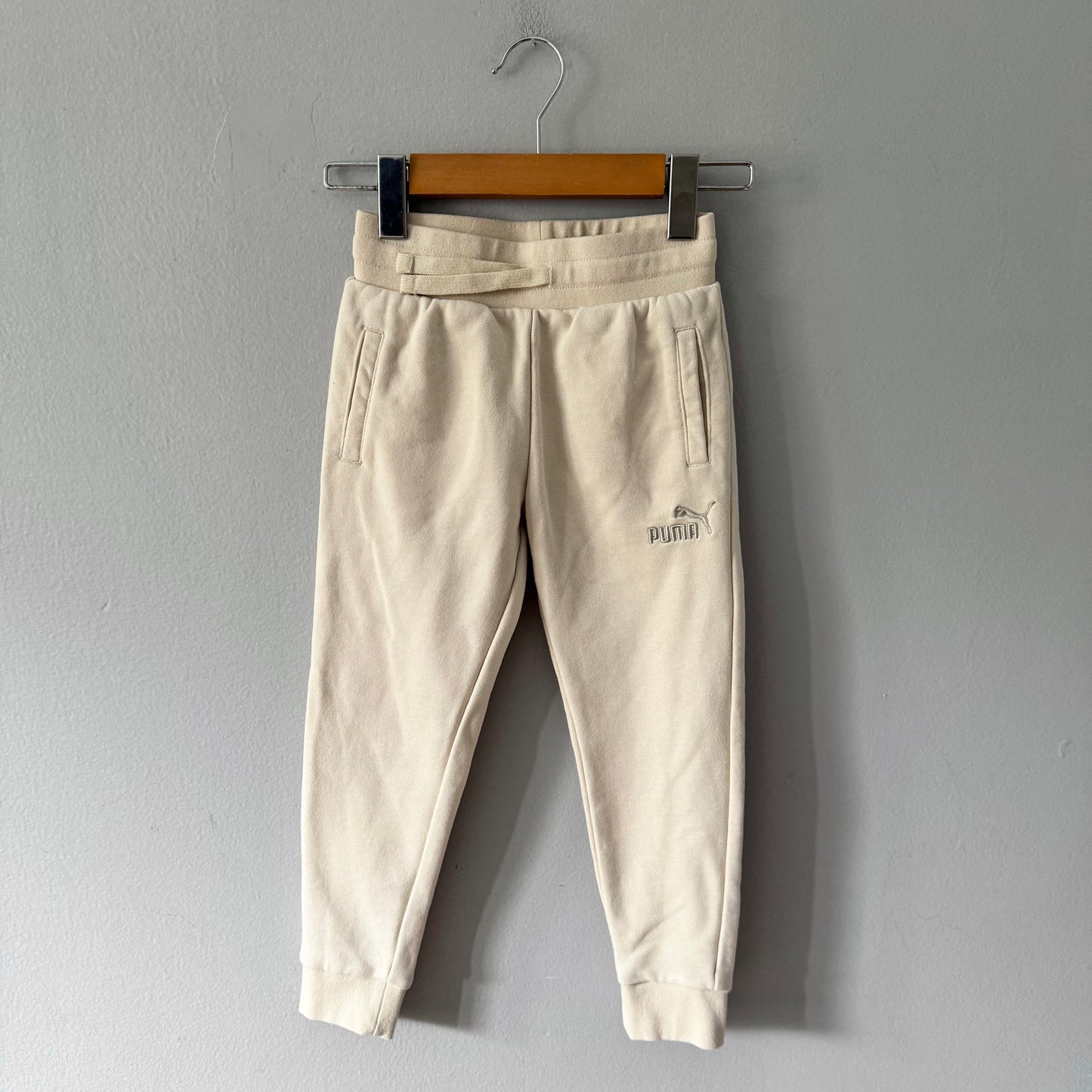 Puma / Ivory sweatpants / 6Y