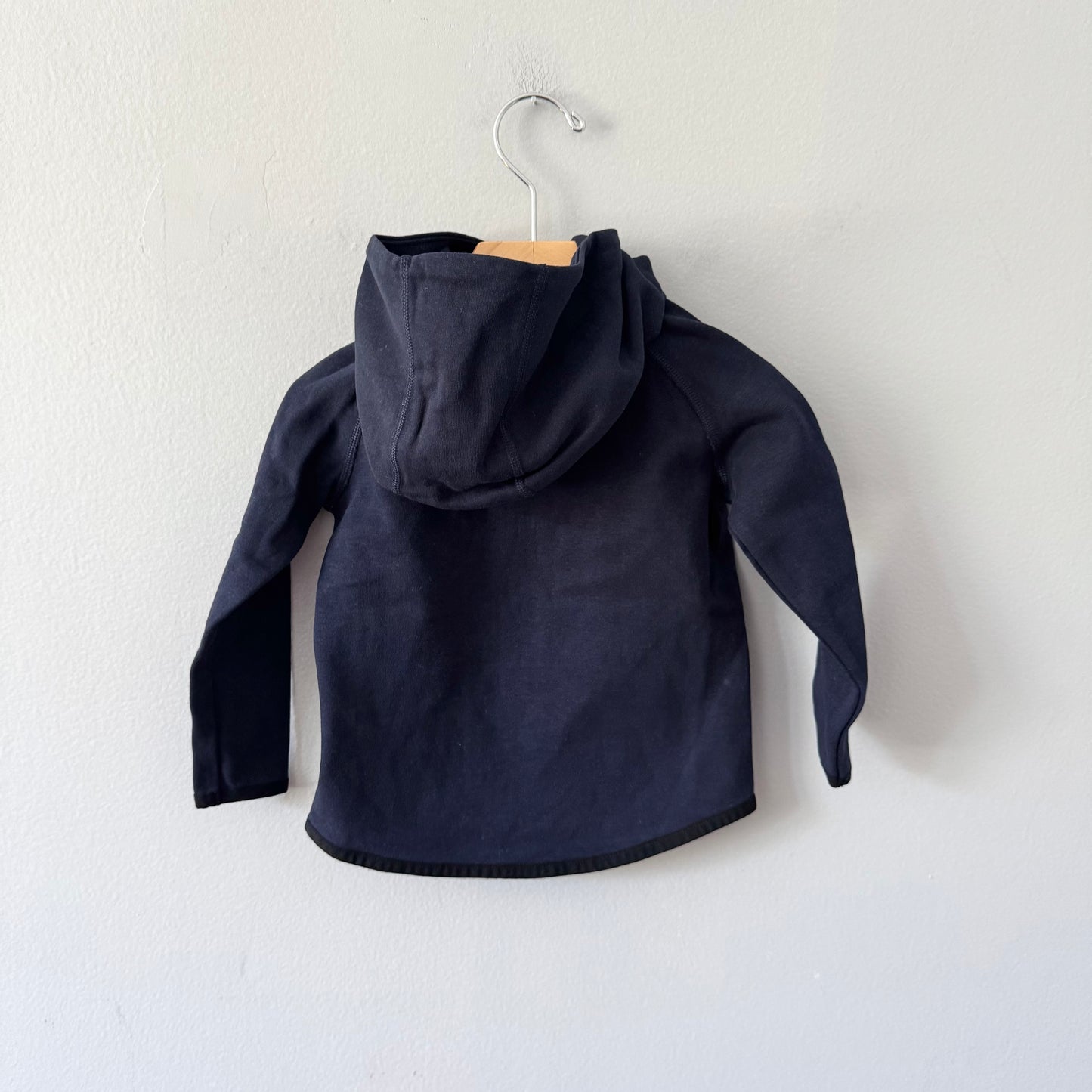 Gap Fit / Navy zip up hoodie / 12-18M