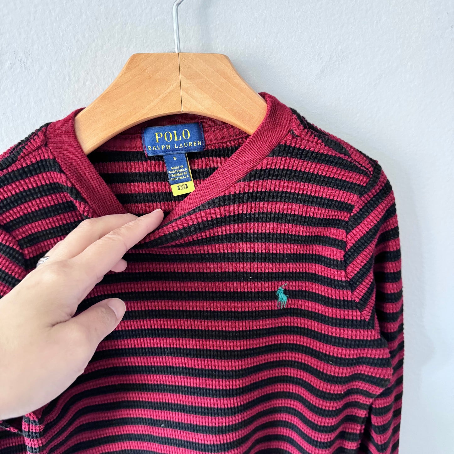 Polo Ralph Lauren / Haut à manches longues gaufré rouge et noir / 5 ans