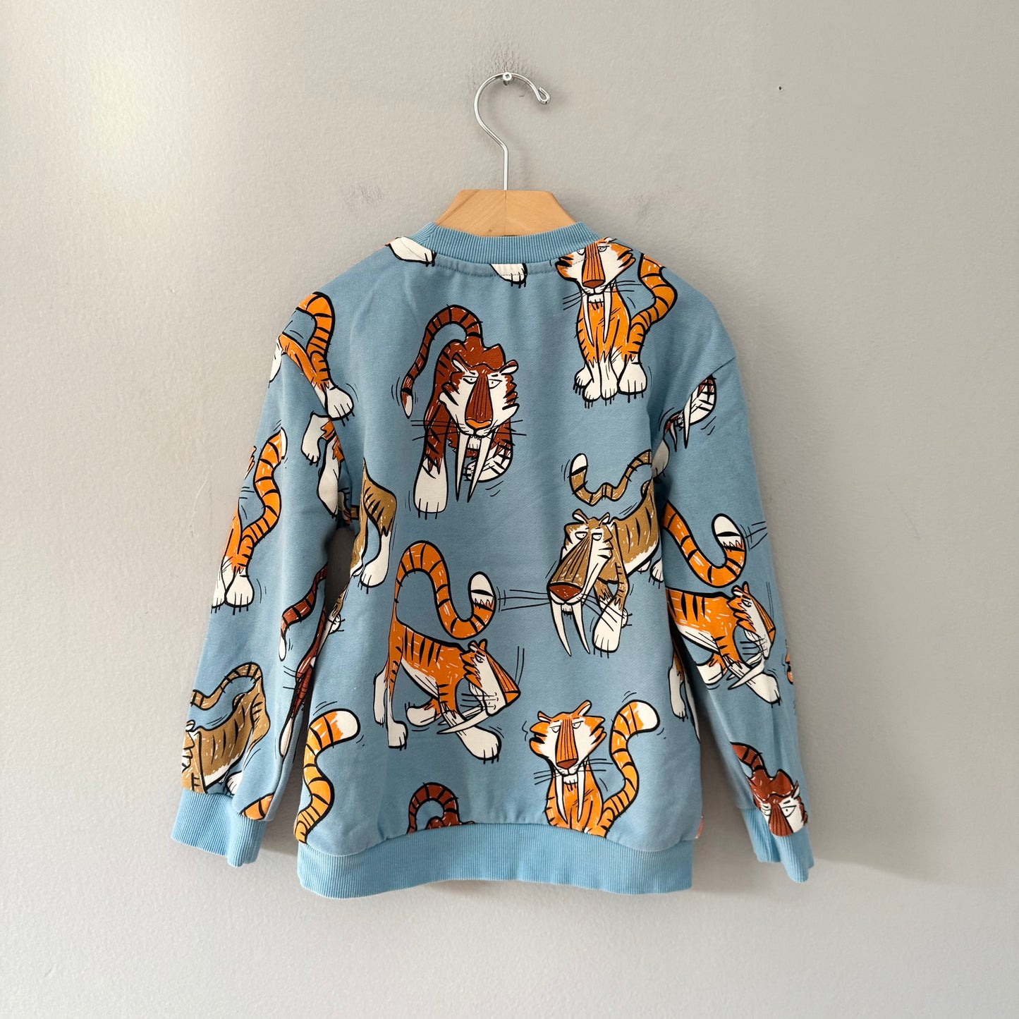 H&M / Blue x tiger sweatshirt / 5-6Y