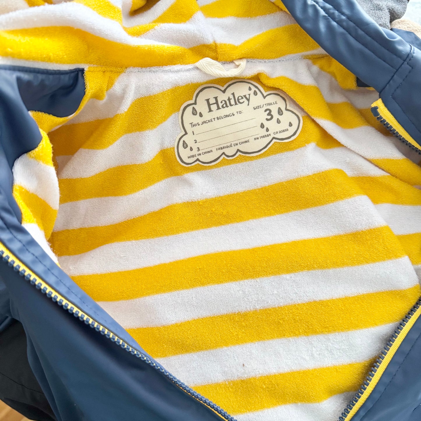 Hatley / Navy x yellow rain coat / 3Y