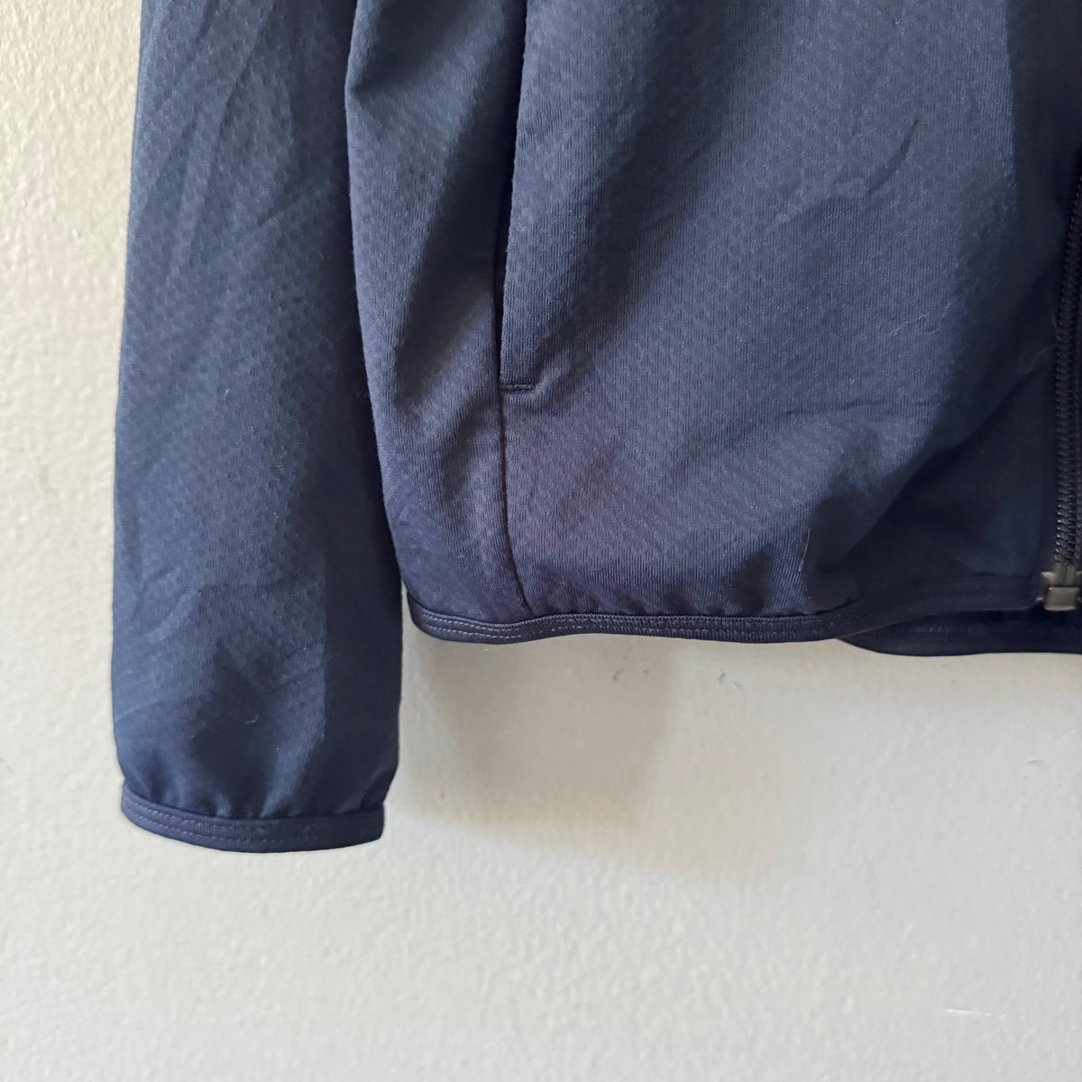 Uniqlo / Navy airism zip up hoodie / 7-8Y