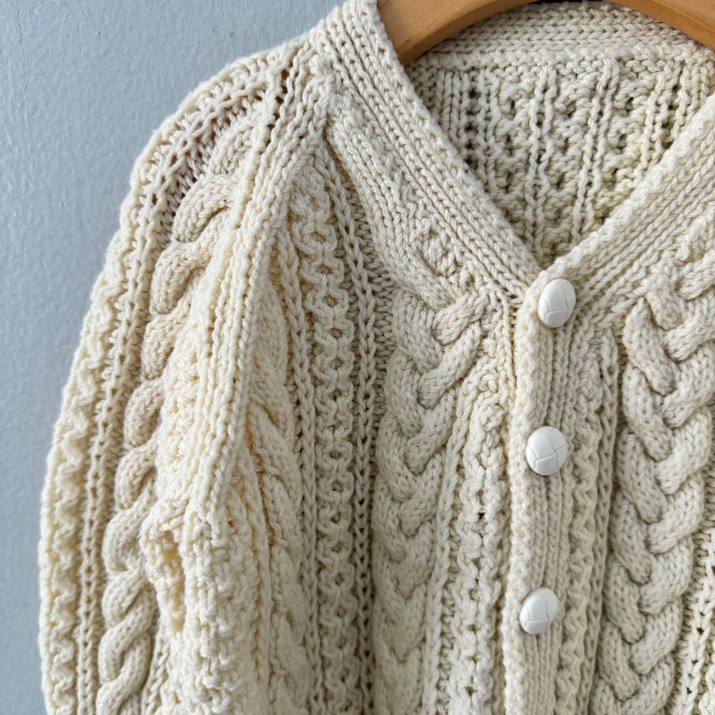 Handmade / White cable knit cardigan / 3Y