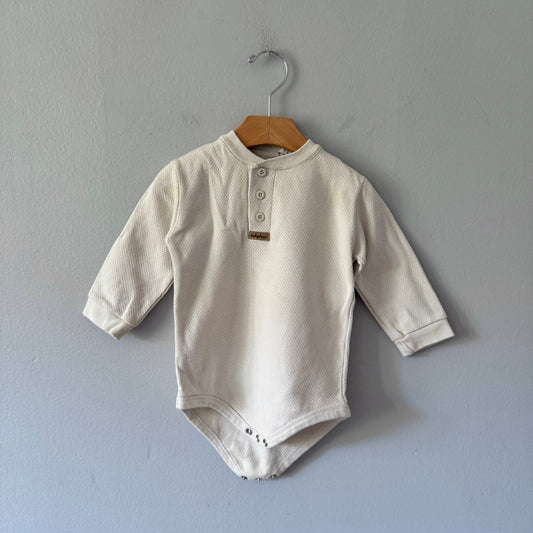 Baby bum / White onesie / 18M