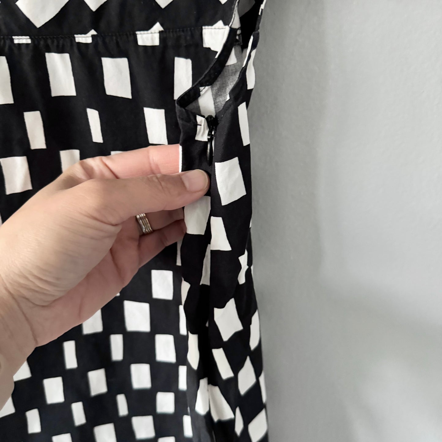 Marimekko / Robe noire et blanche / 2 ans