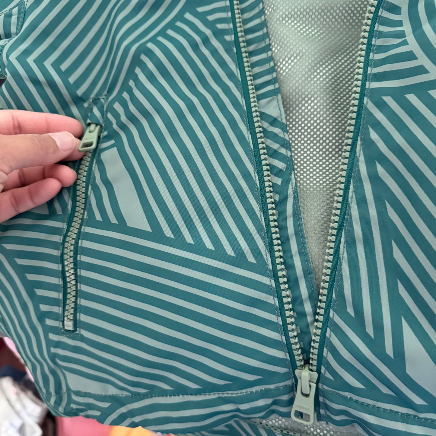Reima / Green mesh lined windbreaker / 104