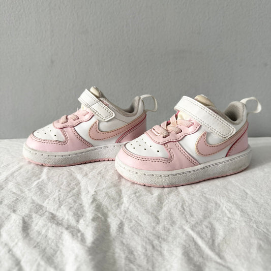 Nike / Running Shoes / US5