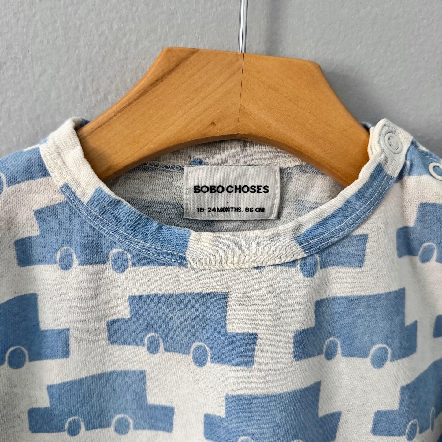 Bobo Choses / White x blue car long sleeve / 18-24M - PLAY