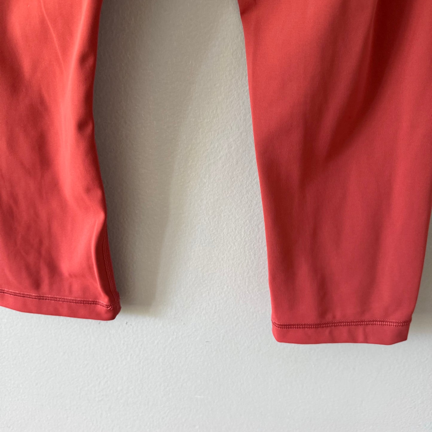 Lululemon / Orange cropped leggings / Women 6-8