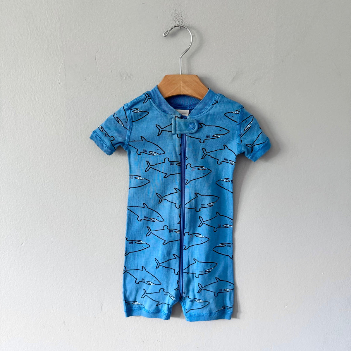 Hanna Andersson / Blue shark romper / 6-12M
