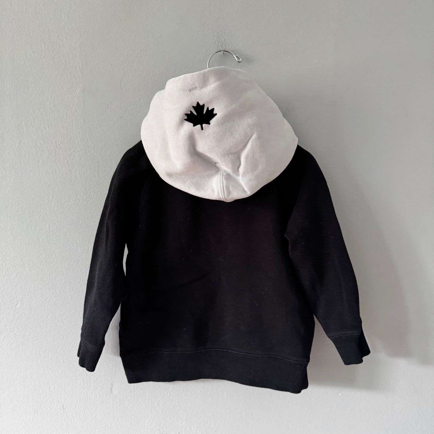 Roots / Black & white hoodie / 4T