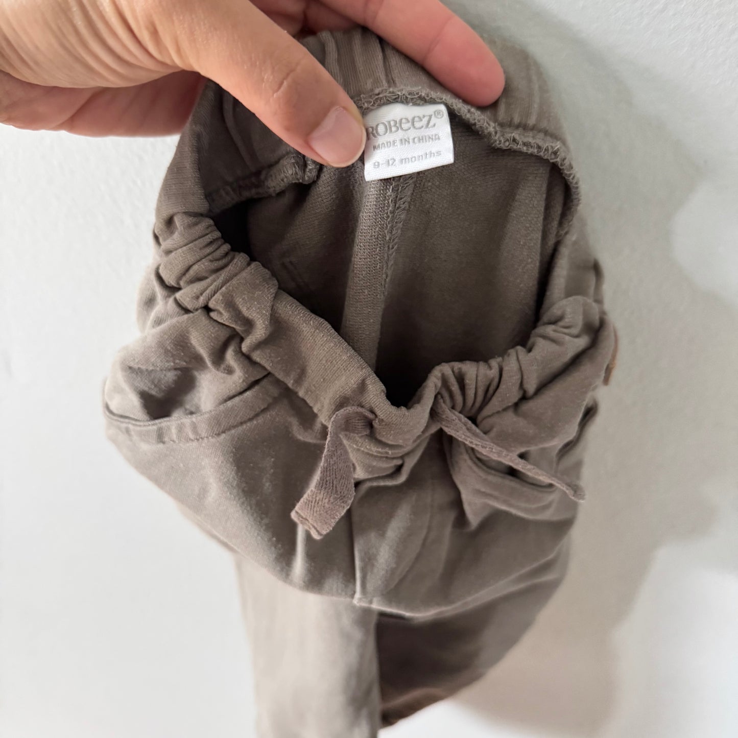 Robeez / Khaki pants / 9-12M
