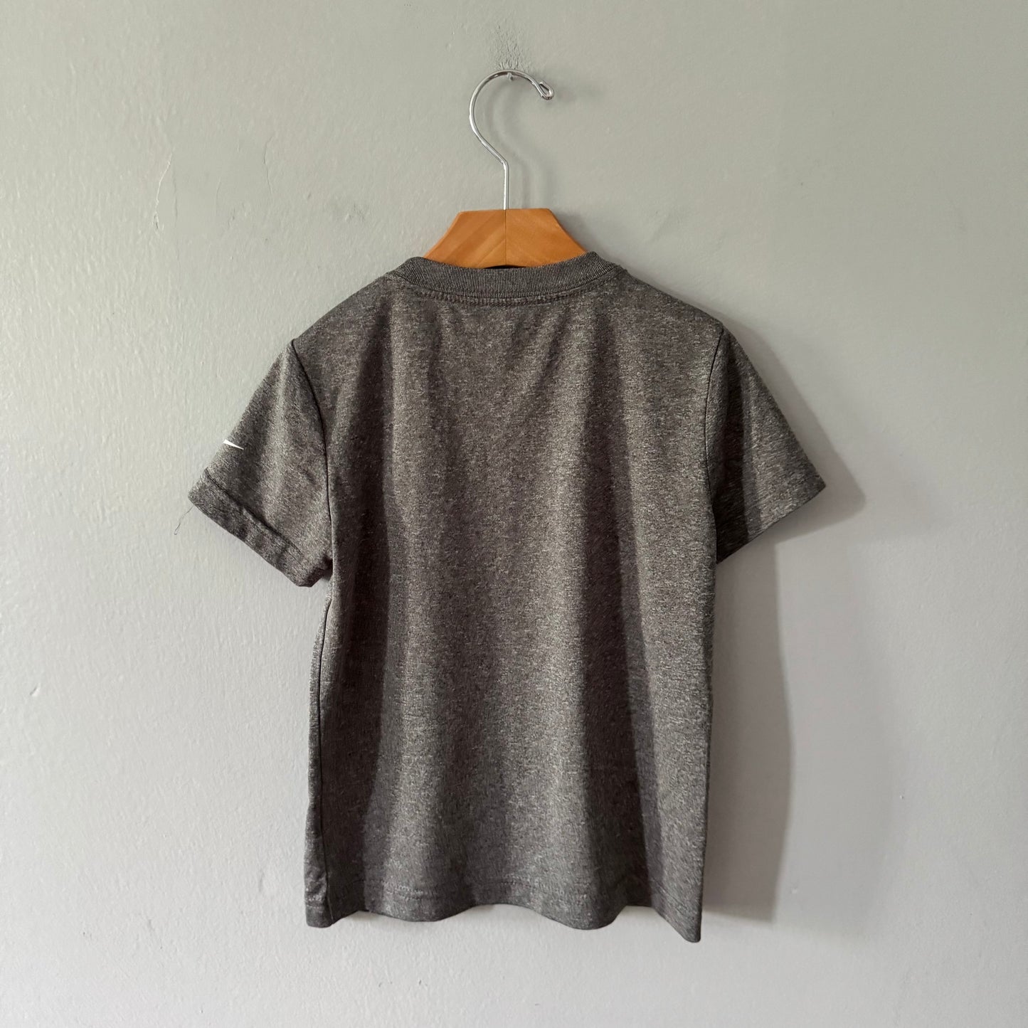 Nike / Dark grey Dri-Fit / 5-6Y