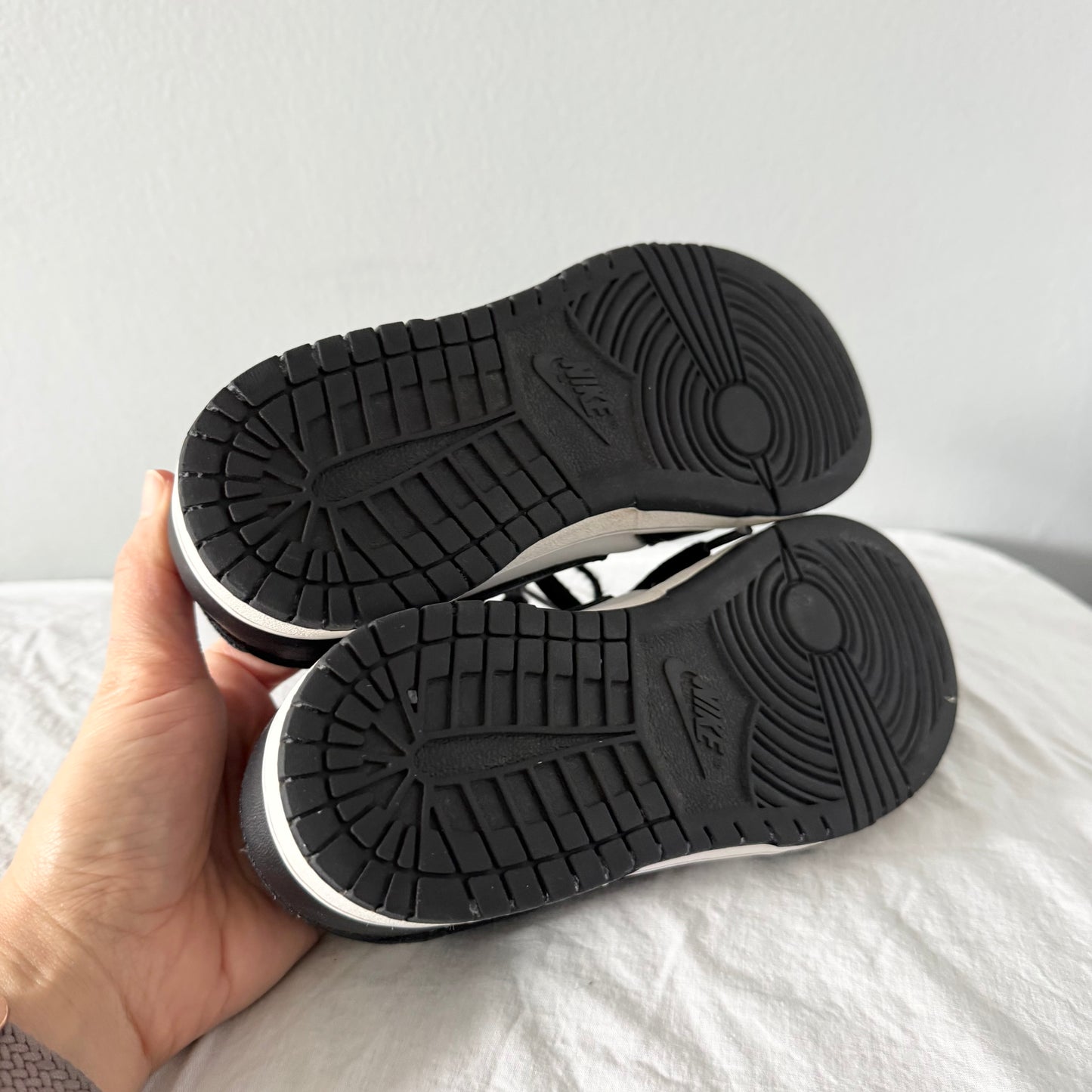 Nike / Running Shoes / J2