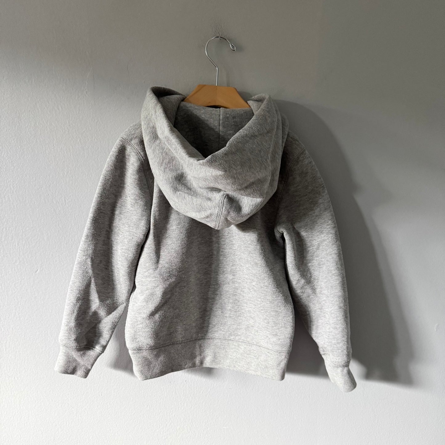 Beaver Canoe / Light grey hoodie / 6Y