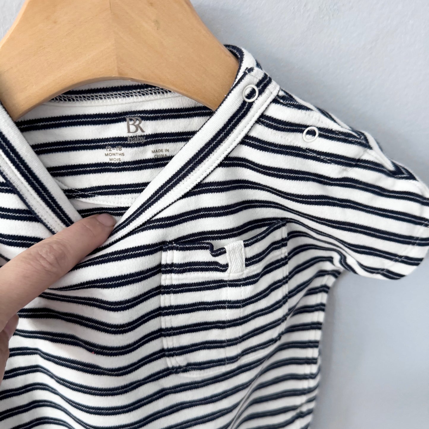 BR Baby / White black short sleeve onesie / 12-18M