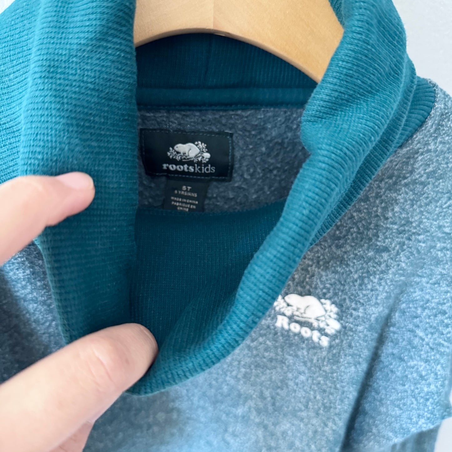 Roots / Green salt and pepper mock neck crew top / 5T