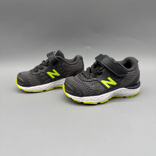 New Balance / Running Shoes / US5
