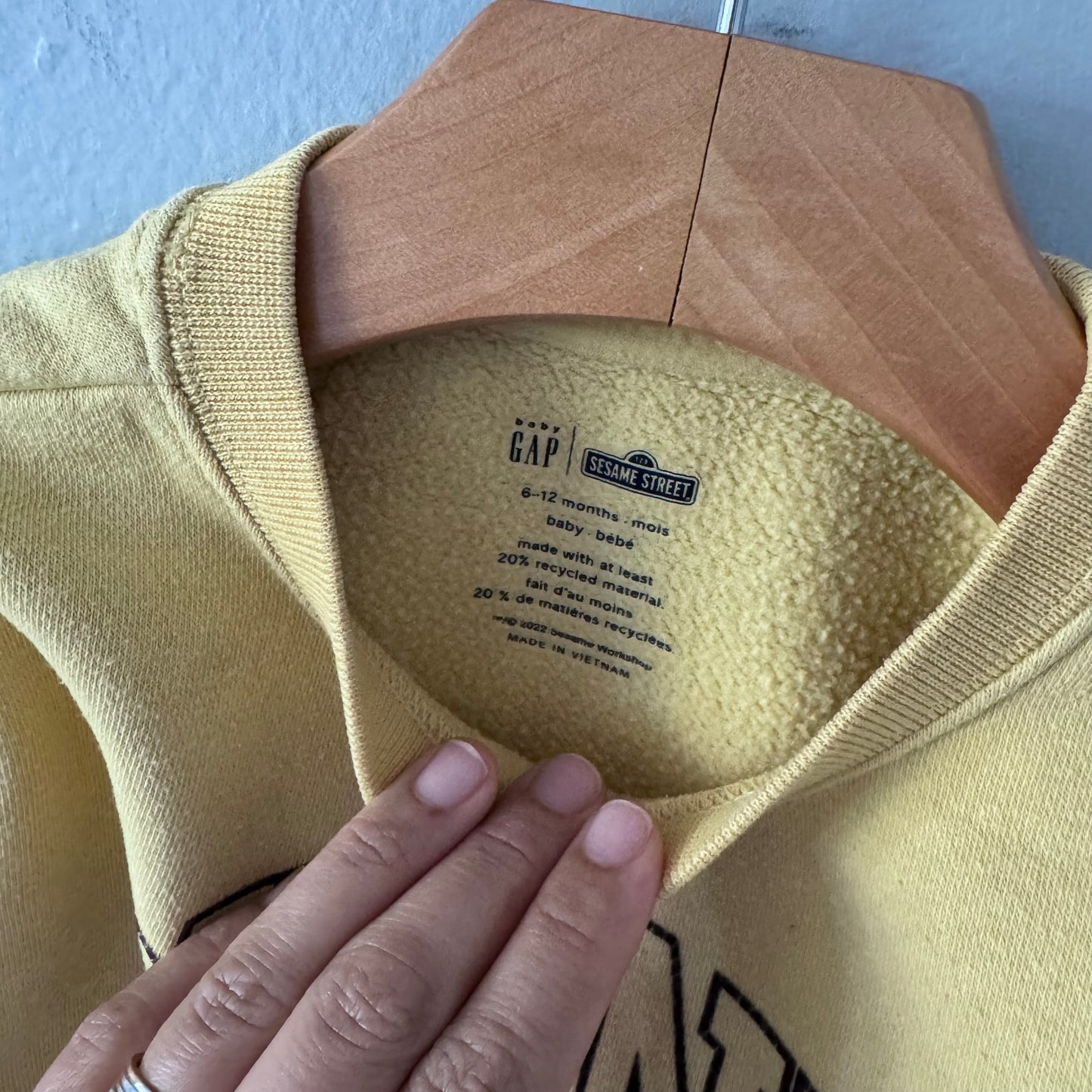 Gap x Sesame Street / Yellow sweatshirt / 6-12M