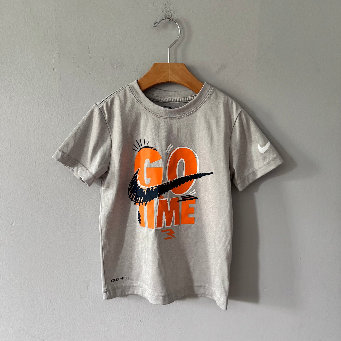 Nike / Light grey Dri-fit / 5-6Y