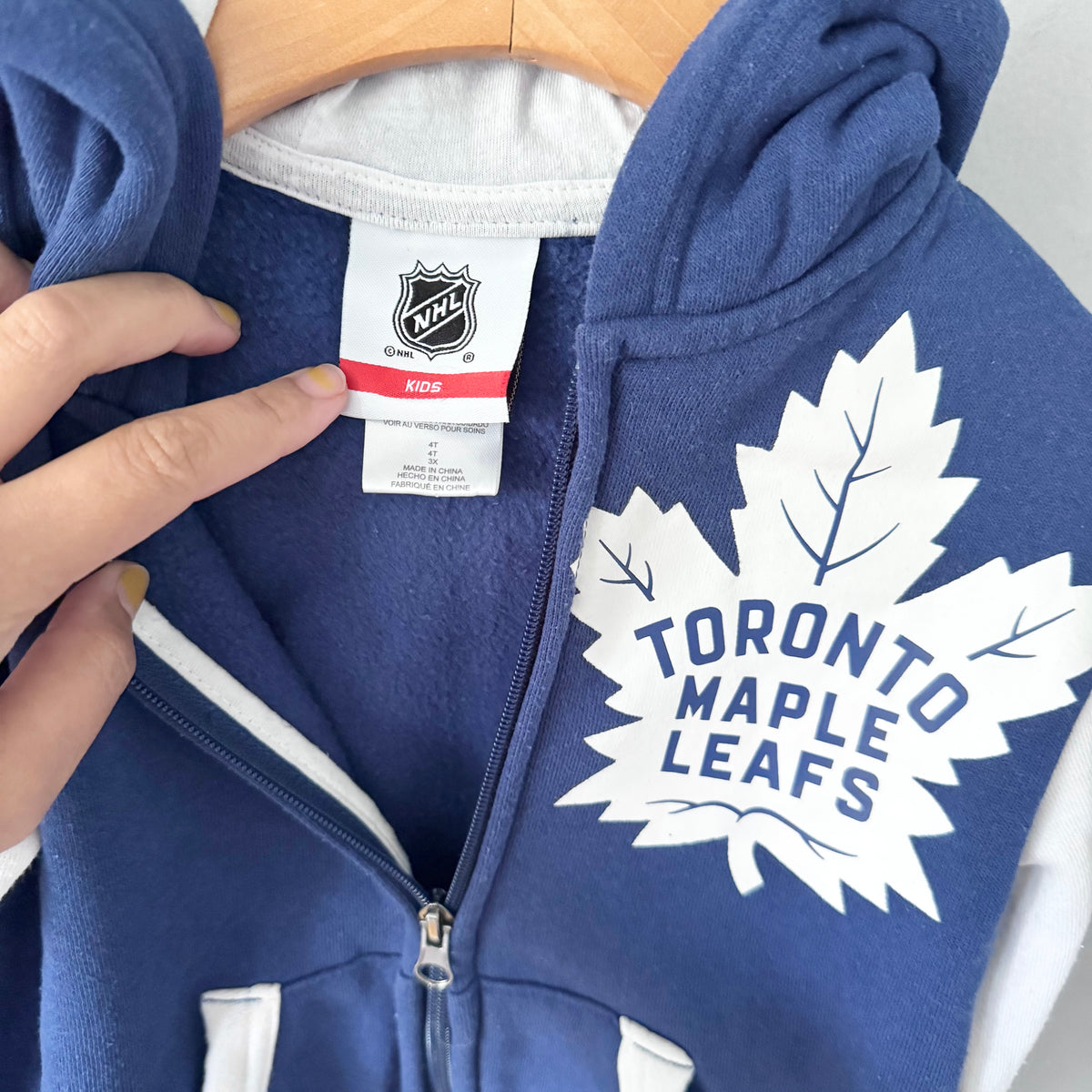 NHL / Toronto Maple Leafs zip up hoodie / 4T