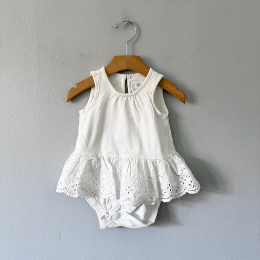 Gap / White eyelet tank onesie / 12-18M