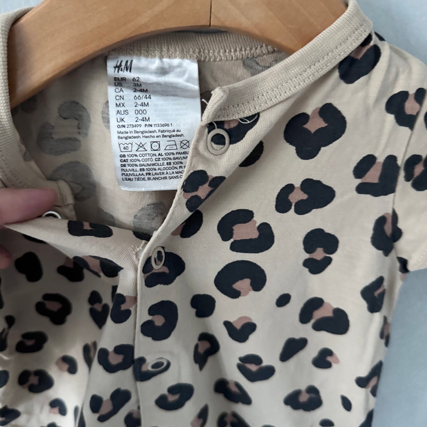 H&M / Barboteuse d'été beige et léopard / 2-4 mois