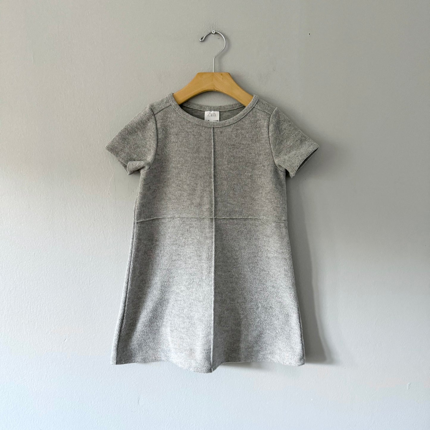 Zara / Light grey knit dress / 6Y