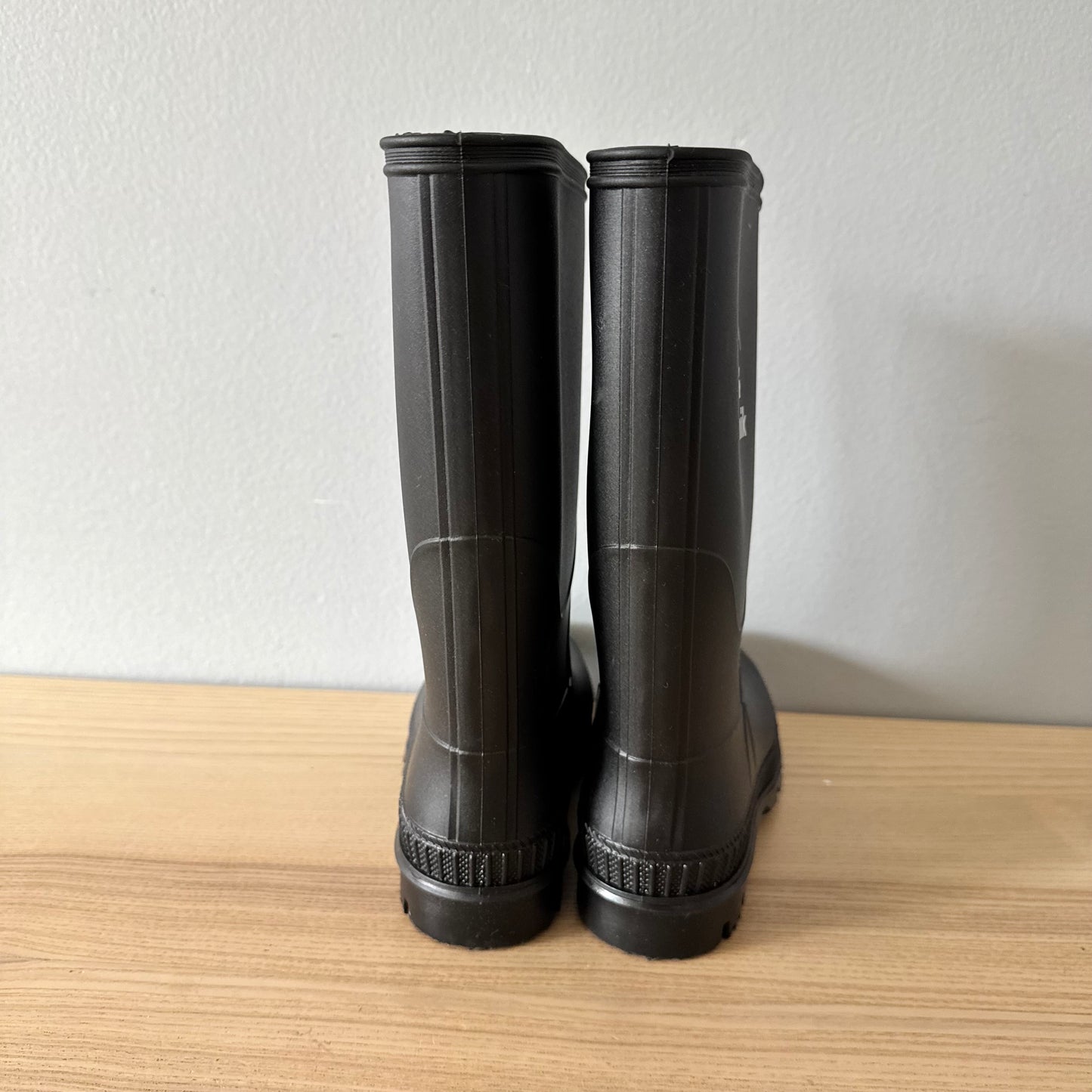 Kamik / Black rain boots / J1 - Brand new