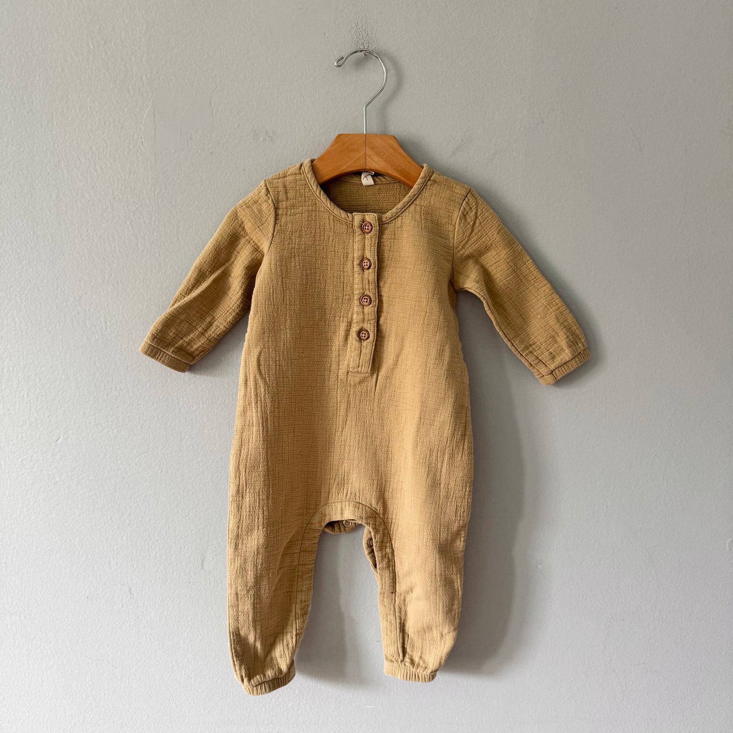 Quincy Mae / Brown long sleeve romper / 6-12M