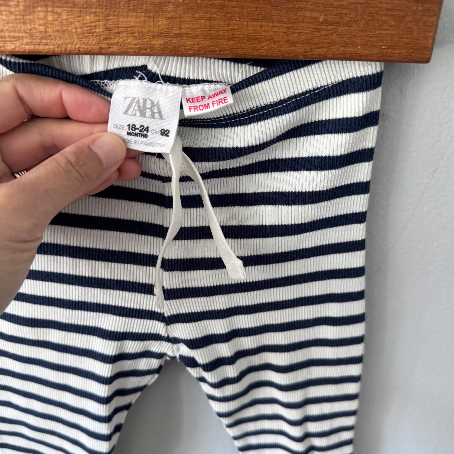 Zara / White navy ribbed leggings / 18-24M