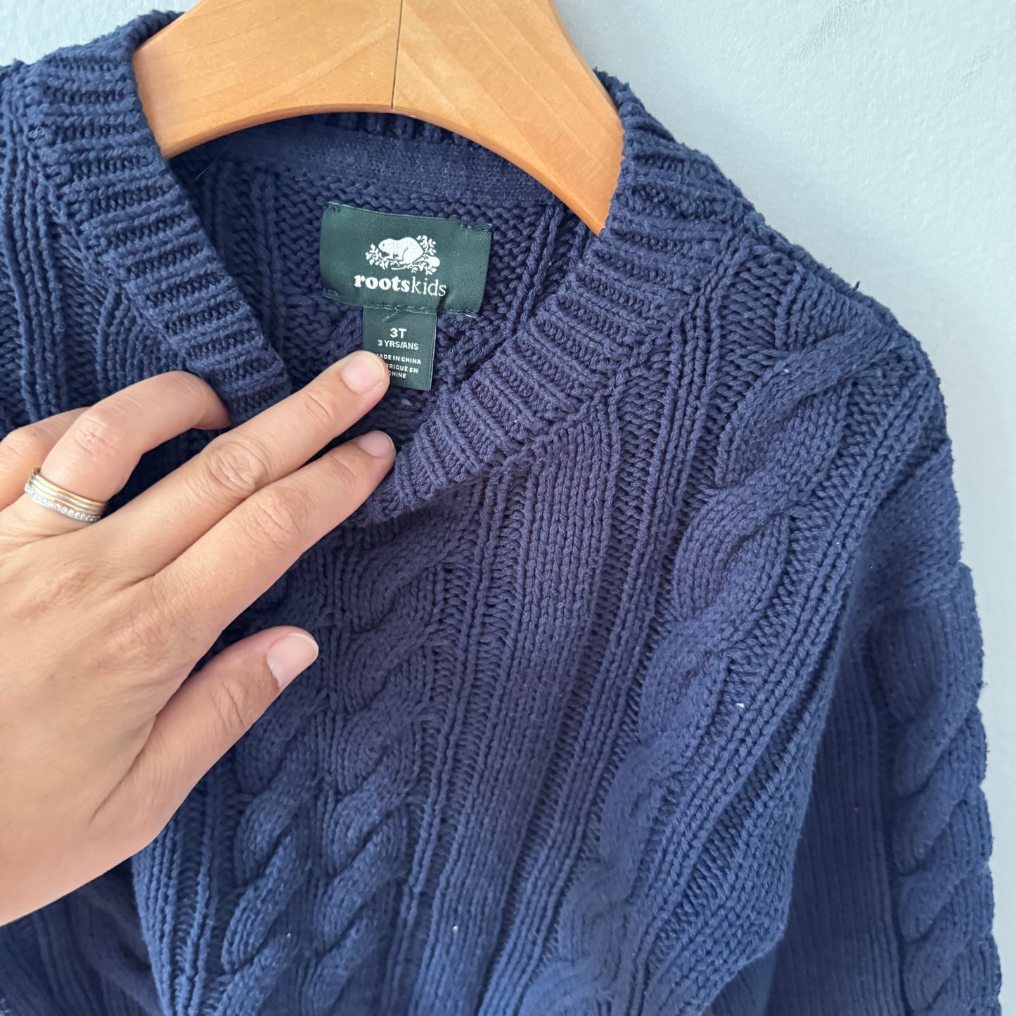 Roots / Navy cable knit pullover / 3T