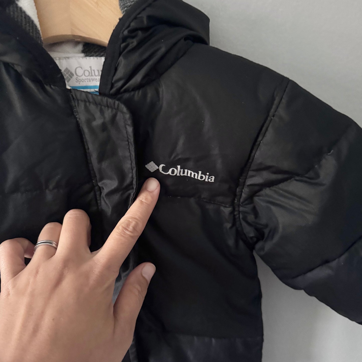 Columbia / Black snow bunting suit / 3-6M