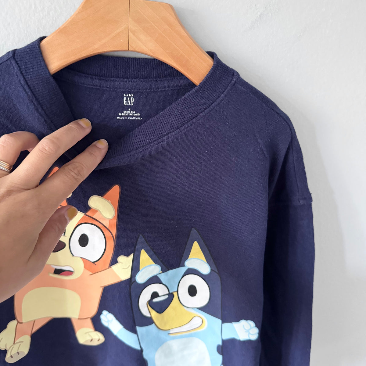 Gap x Bluey / Navy long sleeve / 4Y
