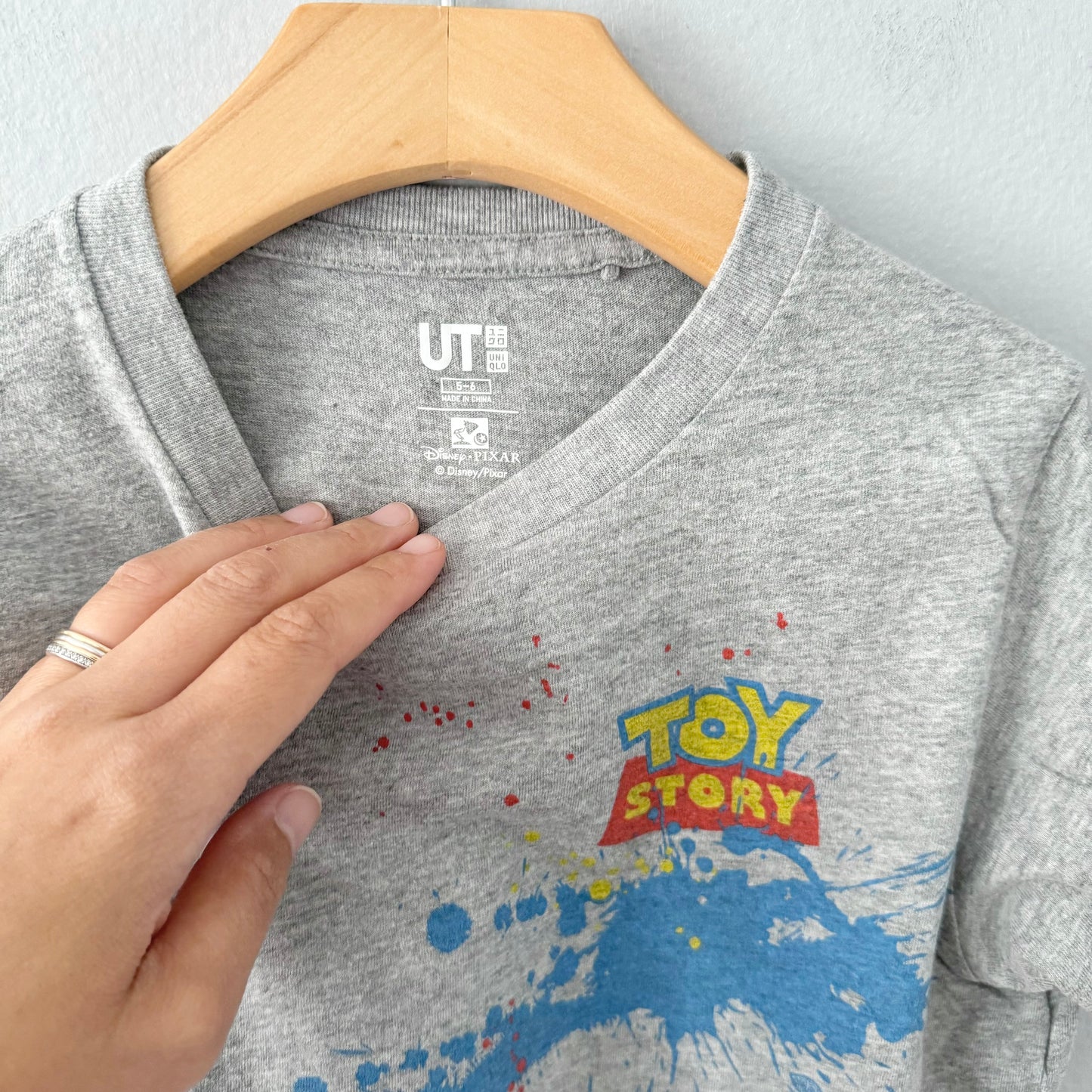 Uniqlo / Toy Story light grey T-shirt / 5-6Y