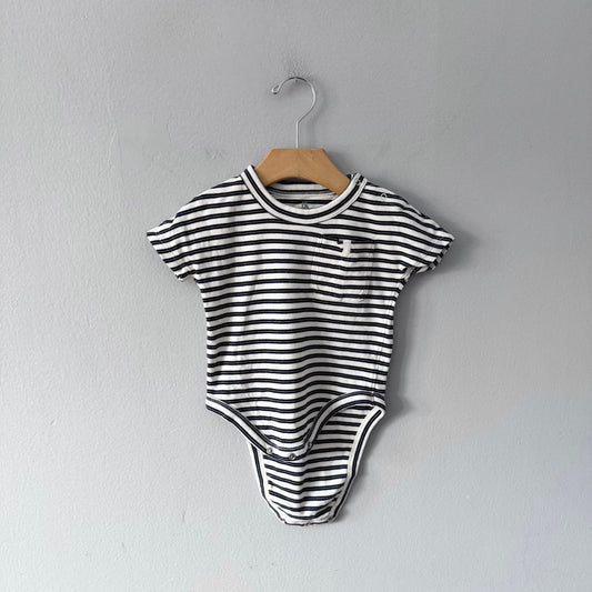 BR Baby / White black short sleeve onesie / 12-18M