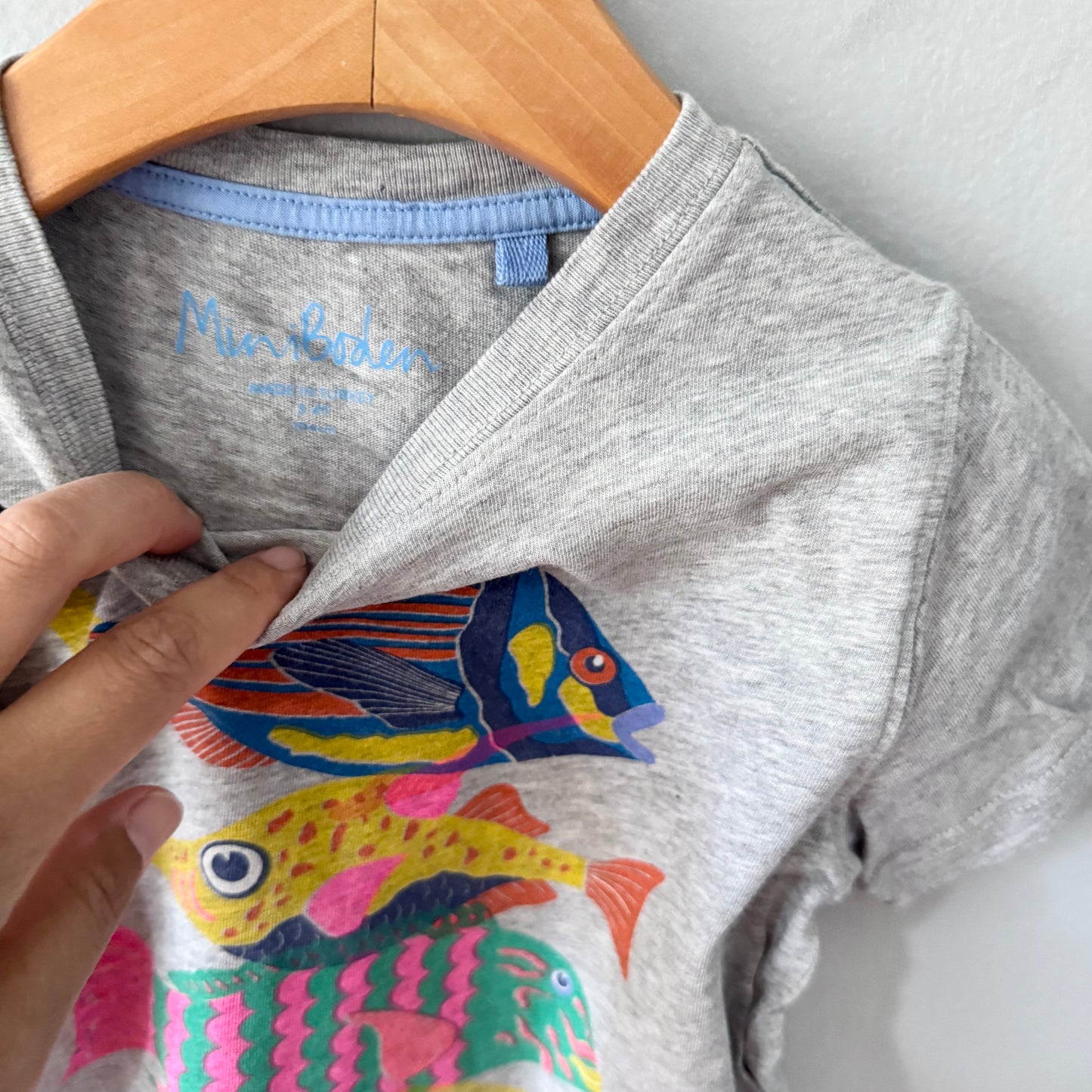 Mini Boden / Light grey x fish T-shirt / 3-4Y