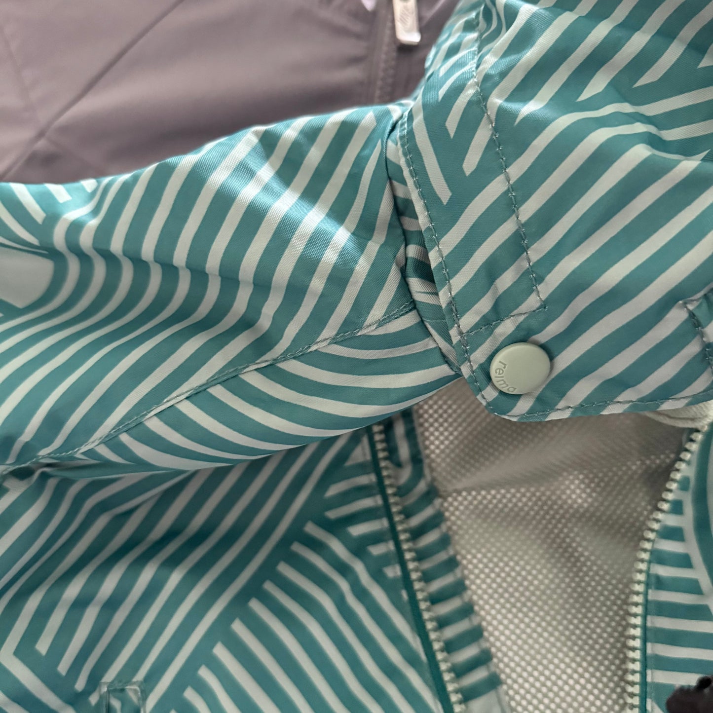 Reima / Green mesh lined windbreaker / 104