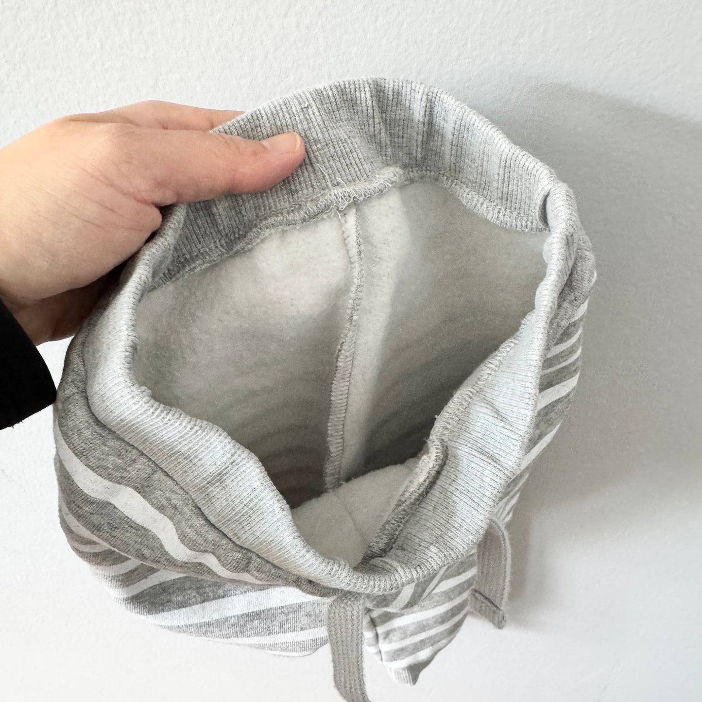 Sans marque / Pantalon de jogging gris clair rayé / 18-24 mois