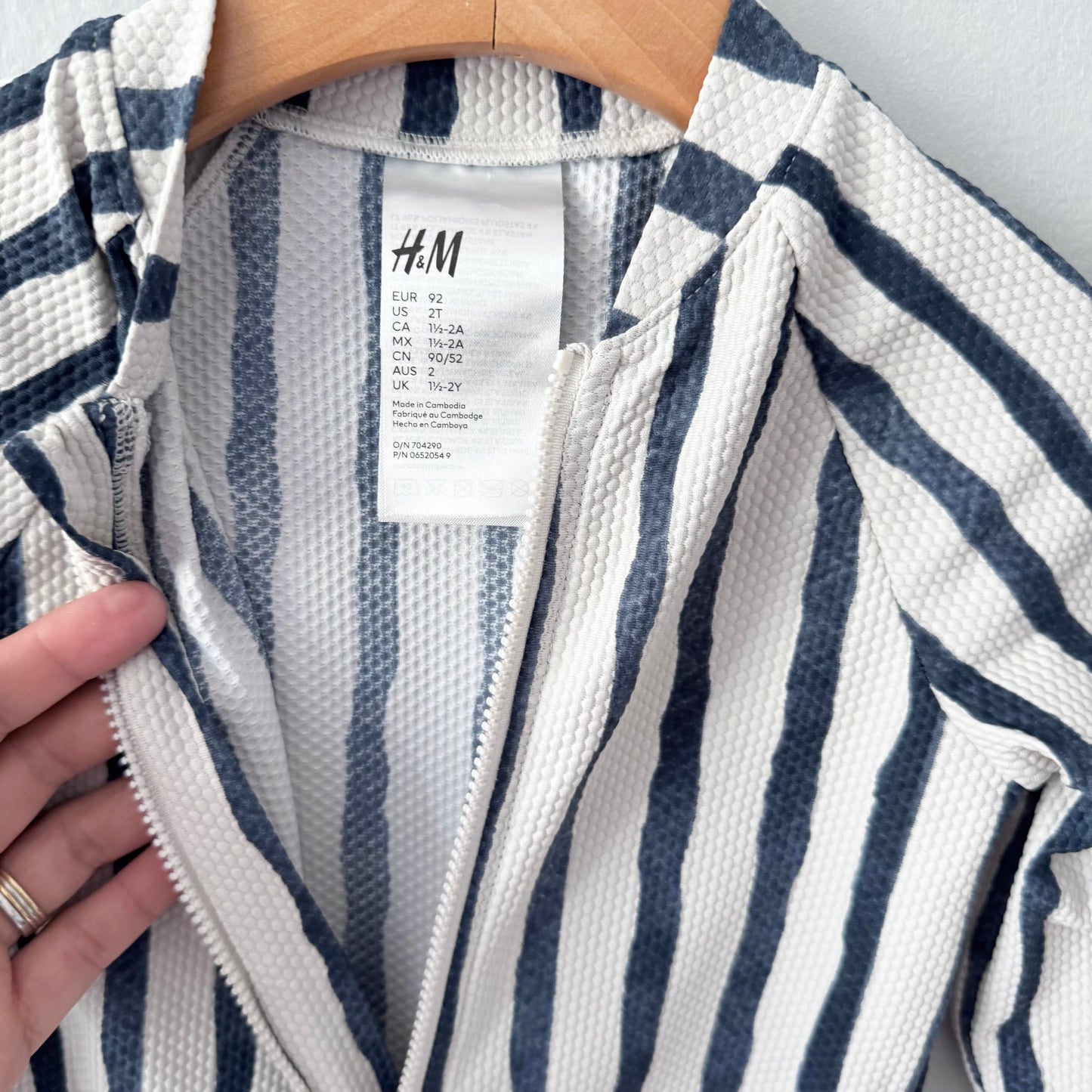 H&M / Stripe swim suit / 18-24M